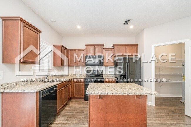 Building Photo - 4052 Saddlecreek Wy