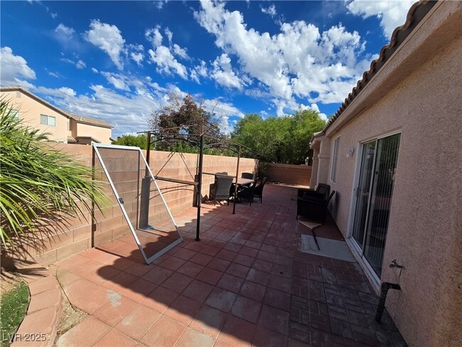Building Photo - 9688 Emeraude Ave
