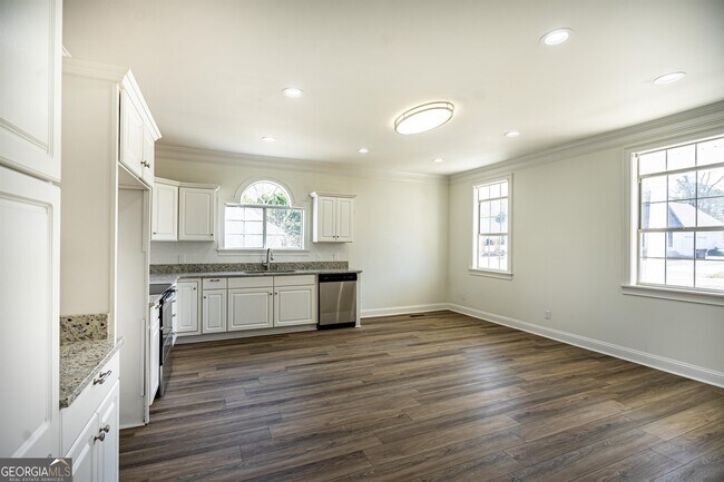 Building Photo - 507 Cherry Ave