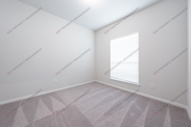 Building Photo - 424 Poplin Ln