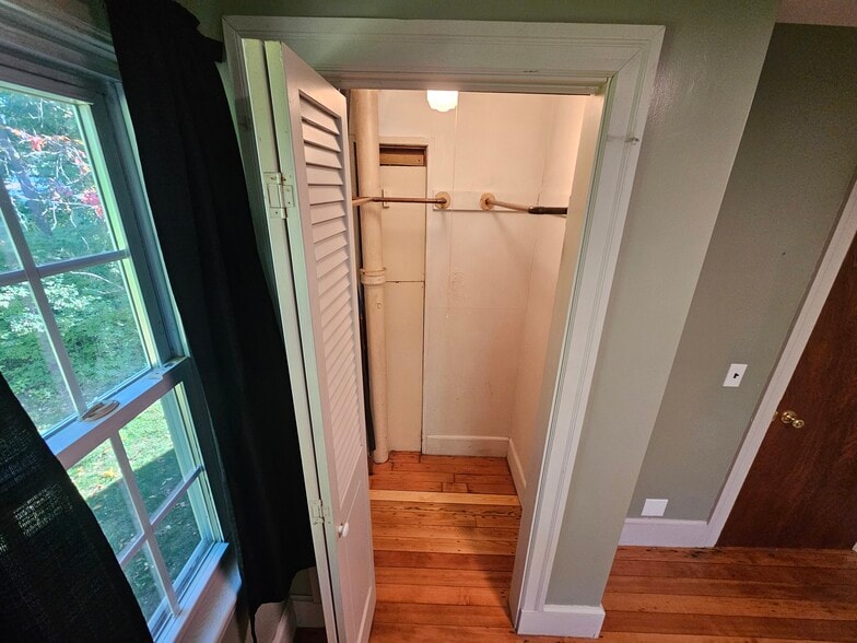 Building Photo - 517 Salmon Falls Rd