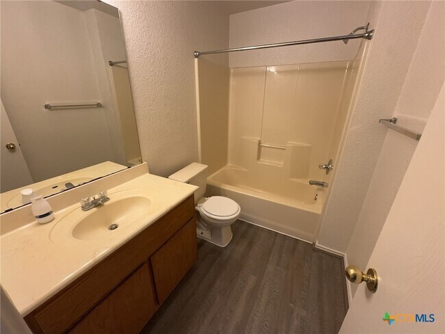Building Photo - 2601 Lucille Dr