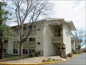 Building Photo - Beautifully Renovated Condo With Huge Balcony!