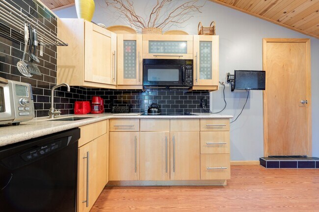 Building Photo - 5500 Westminster Dr