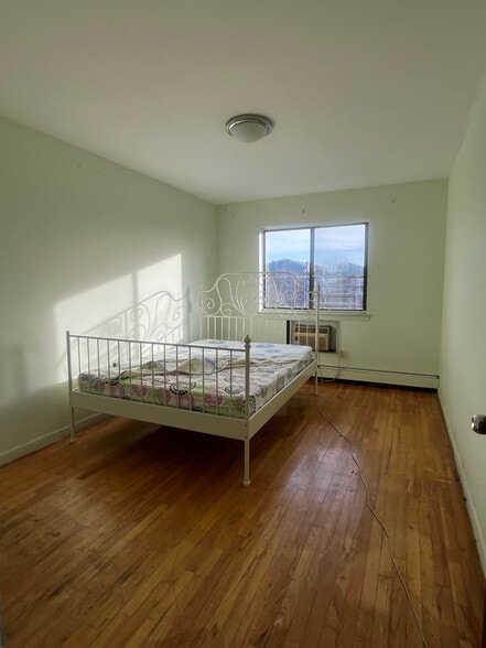 Building Photo - 134-30 57th Rd