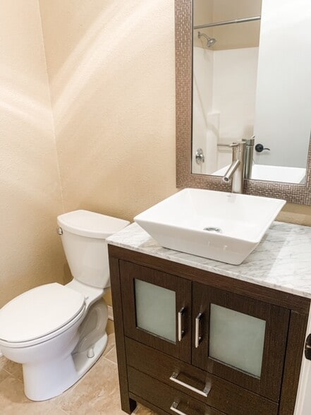 Master Bathroom - 2150 Camino De La Reina