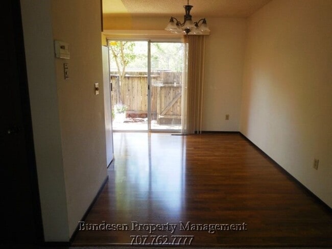 Building Photo - 1305 Gold Way