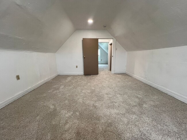 Building Photo - Charming and Updated 3BR Home For Rent in Pittsburgh's Elliot Neighborhood