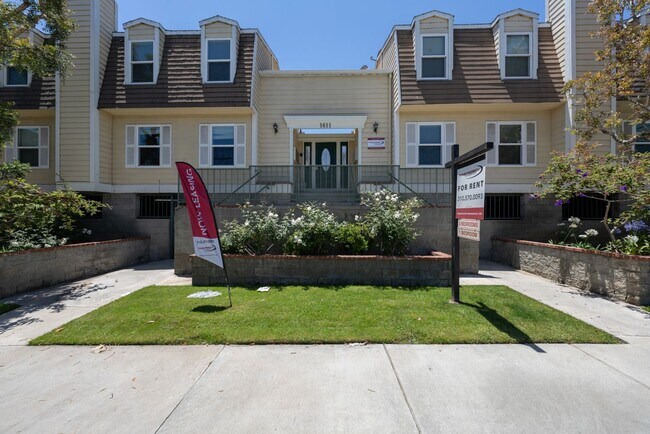 Interior Photo - 1611 S Bundy Dr