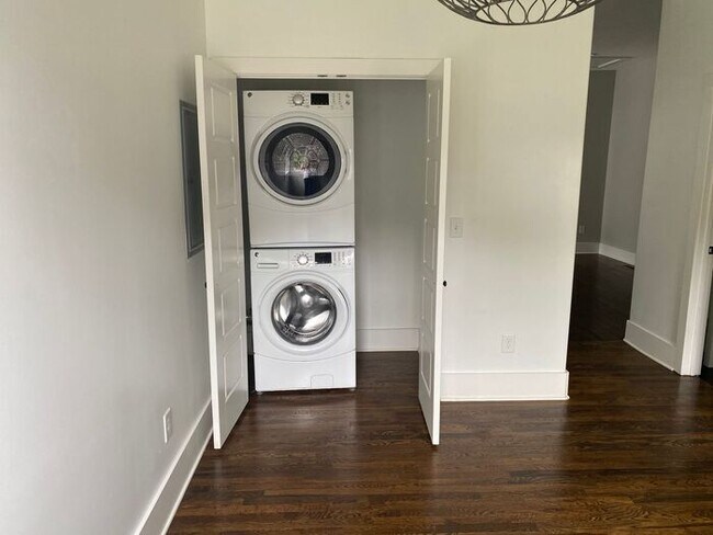 Building Photo - Amazing Updated One Bedroom in South Nashv...