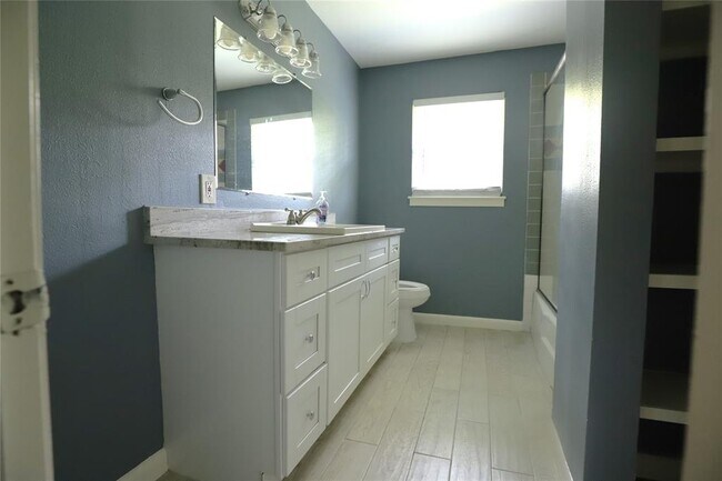 Building Photo - 16890 Porter Ln