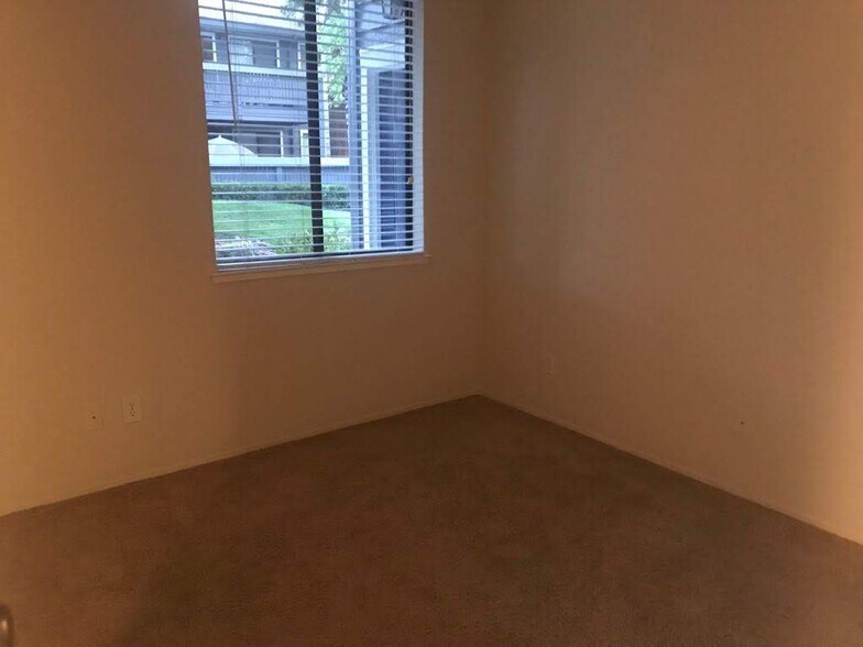 Building Photo - 7108 Cross Creek Cir