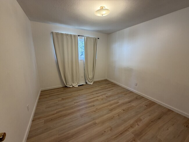 Building Photo - 3204 Apple St