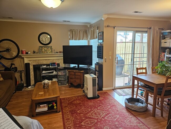 Building Photo - 584 Cromwell Ct