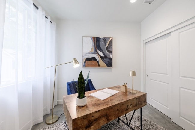 Building Photo - 3br / 2.5ba Scotts Valley Gem