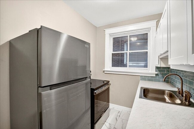 Building Photo - Sh'Cuuute!