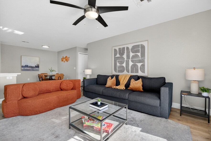 Building Photo - 15164 N 140th Dr