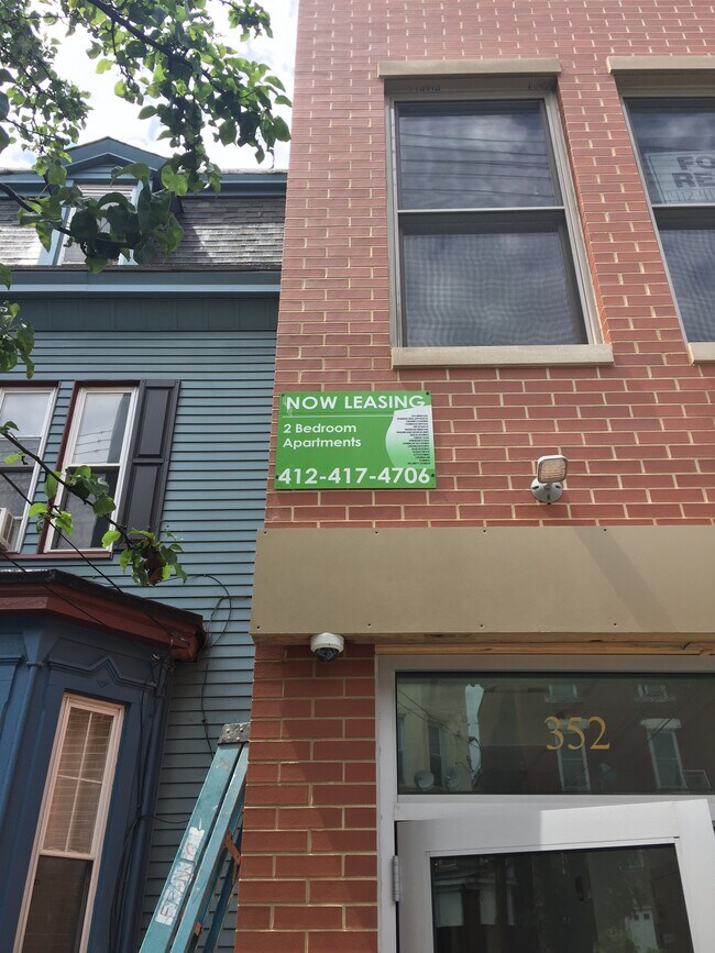 Building Photo - 352 Atwood St