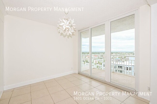 Building Photo - 1601 Ocean Dr S