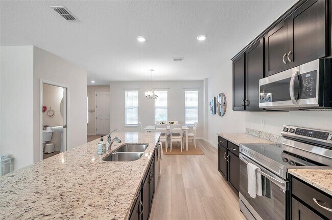 Building Photo - 4966 Avalon Park Blvd