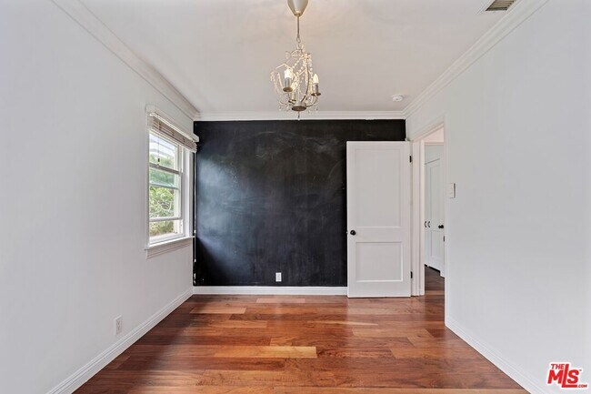 Building Photo - 3325 S Bentley Ave