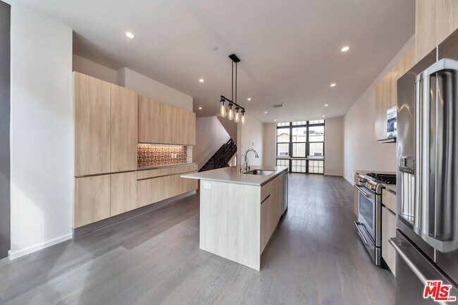 Building Photo - 1824 Redondo Blvd