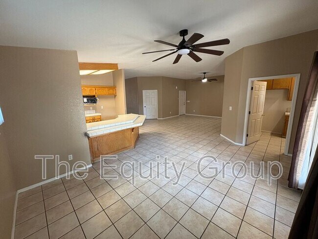 Building Photo - 1040 N Sumter Ct