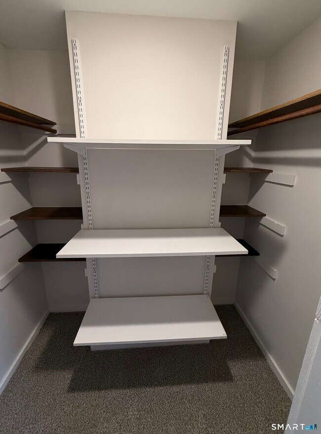 Building Photo - 7 Barrington Dr