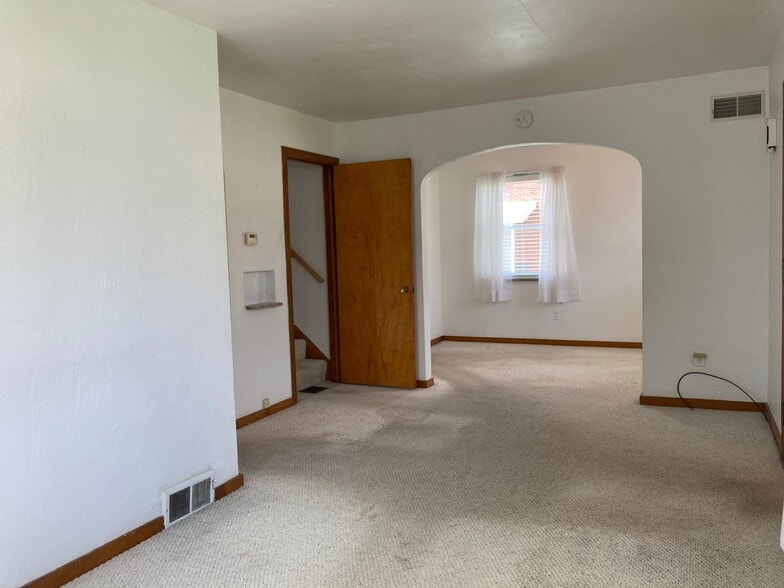 Building Photo - 1090 Clay Pike