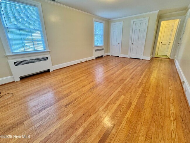Building Photo - 306 Wilson Ave