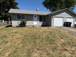 Building Photo - Updated 2 bedroom 1 bathroom dulpex in Springfield!