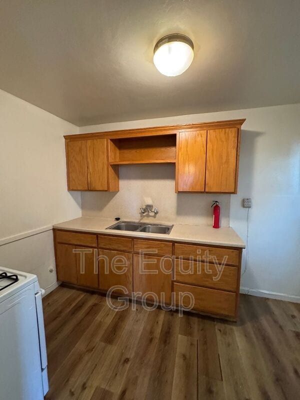 Building Photo - 449 1/2 W Maple Avenue