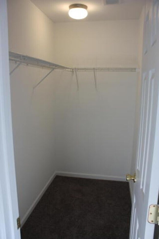 Building Photo - Waterfront Townhome