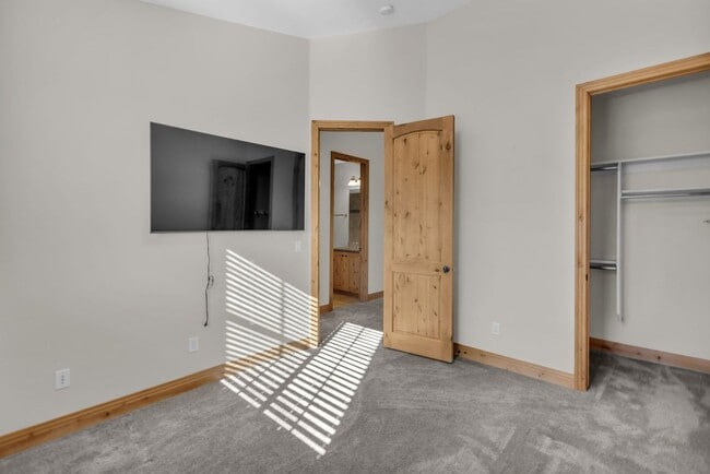 Building Photo - Canyon Links Townhome