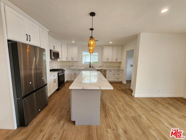 Building Photo - 6121 Sylvia Ave