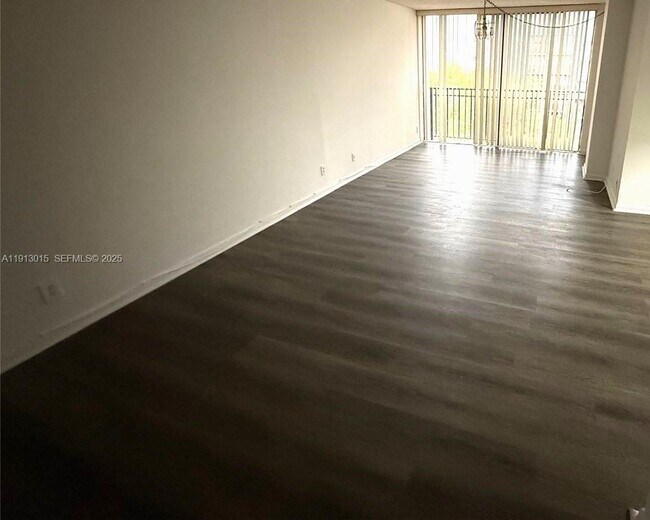 Building Photo - 17011 N Bay Rd