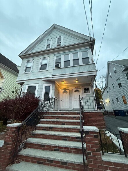 Primary Photo - 62A Willow Ave