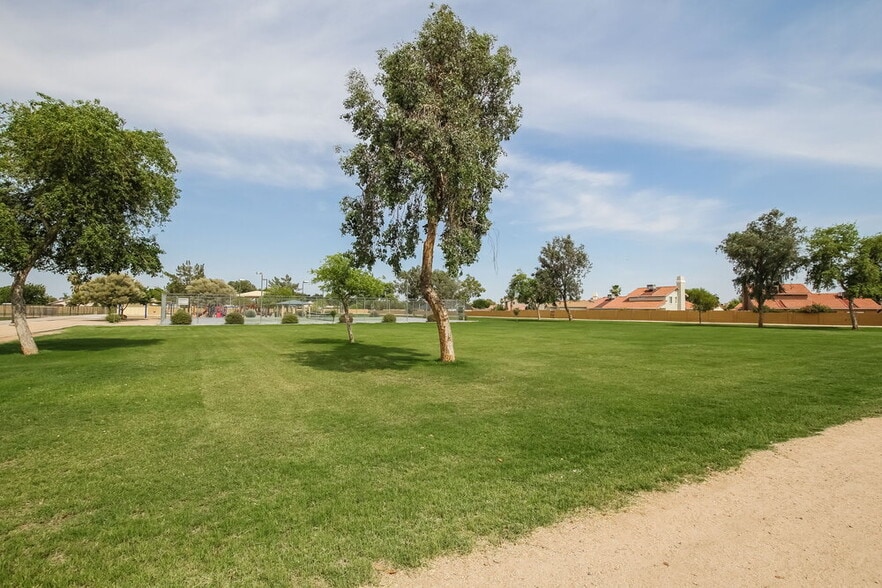Building Photo - 8003 W Larkspur Dr