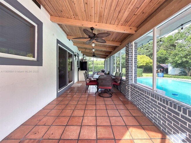 Building Photo - 10965 SW 116th St