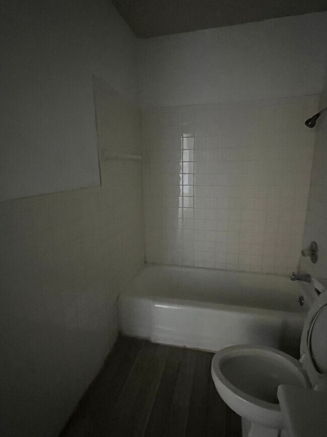 Building Photo - 1612 58th St