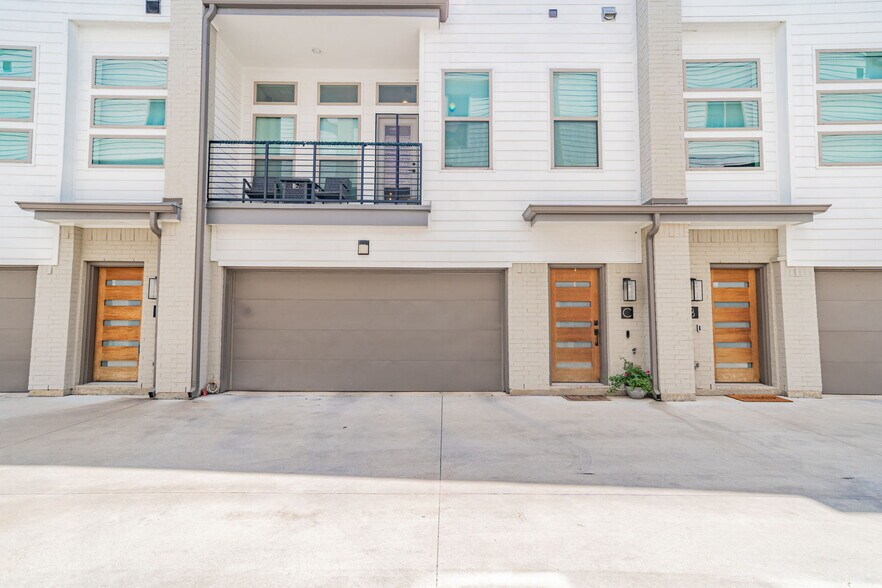 Primary Photo - 4706 Virginia Ave