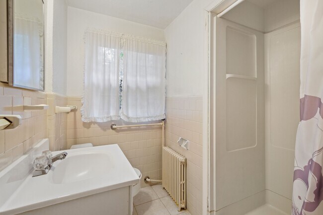 Building Photo - 5325 Chevy Chase Pky NW