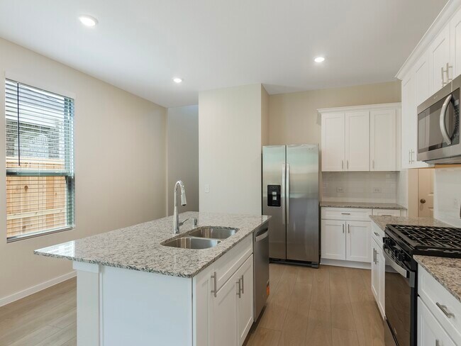Building Photo - 15881 Blass Vly Dr