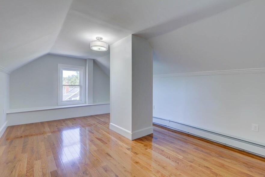 Building Photo - 45 Frairy St