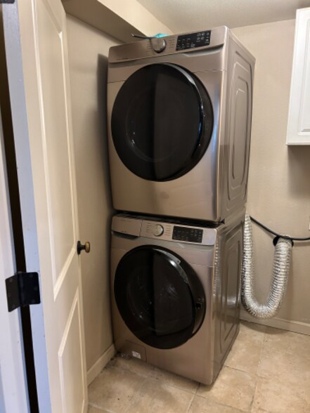 Building Photo - 3642 SE 27th Ave