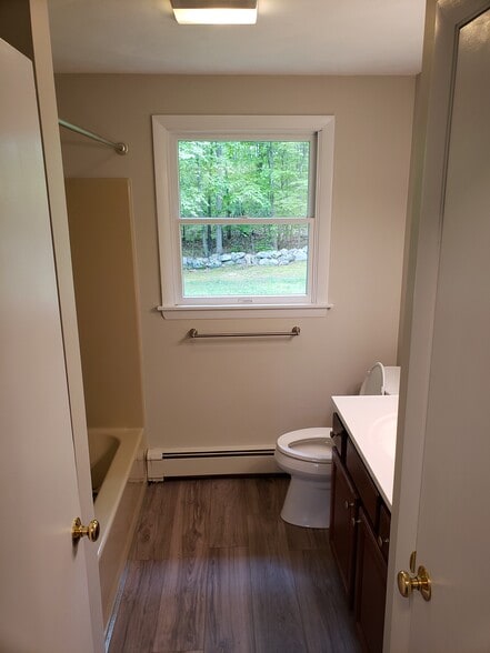 Building Photo - 503 Hancock St