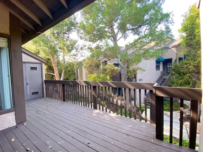 Building Photo - Woodlake Gated Condo Community 2 BD for Le...