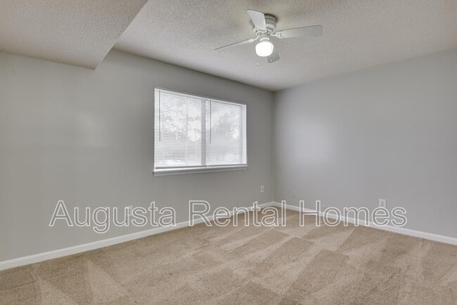 Building Photo - 2814 Thomas Ln