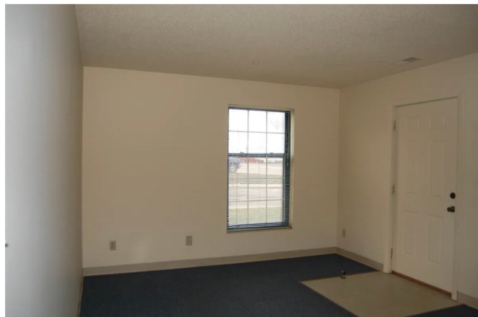 Building Photo - 220 N McKinley Ave