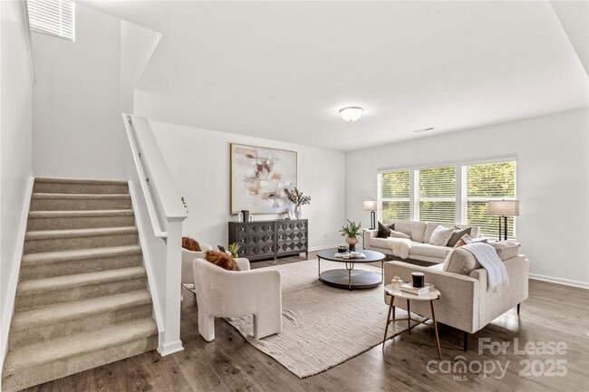 Building Photo - 129 Canada Dr